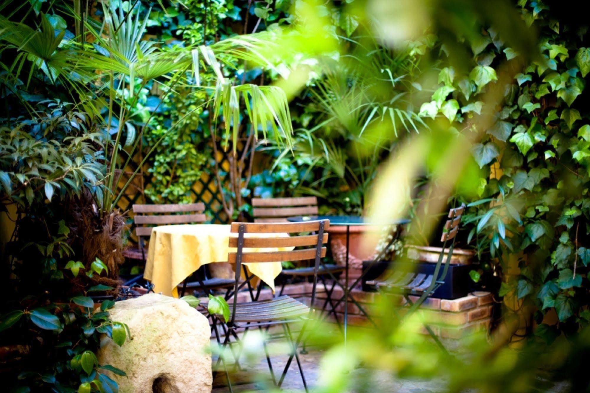 Hotel De La Tulipe Paris Restoran gambar